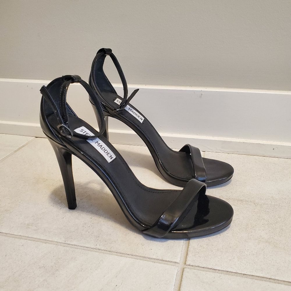 NEW Steve madden sandals (size 6.5)